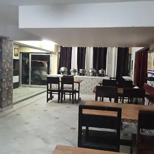 Hotel The Golden Paradise